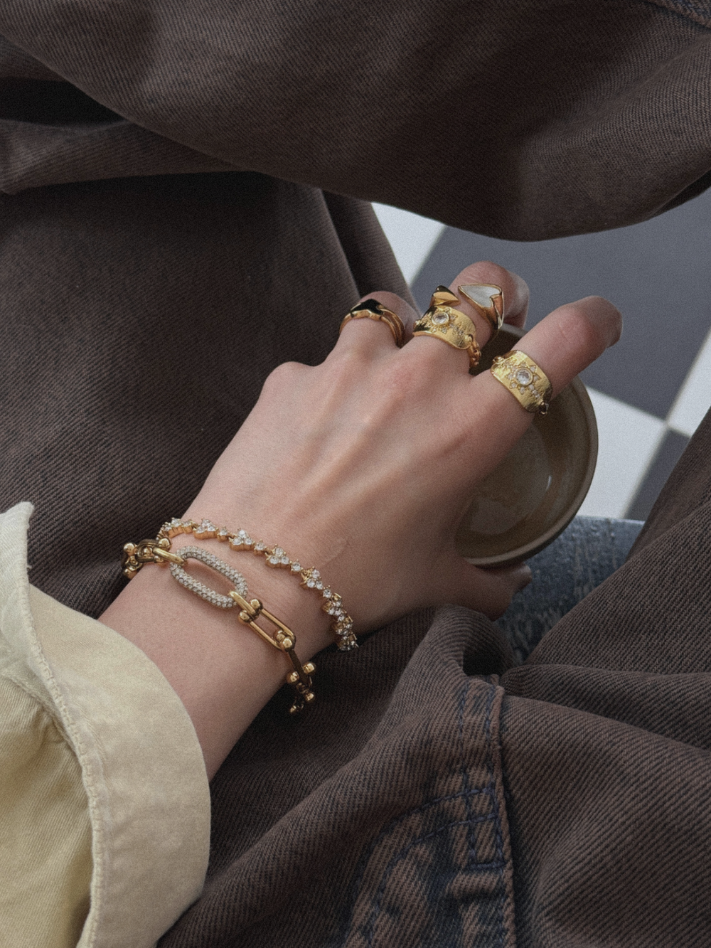 Goldenes Tennisarmband