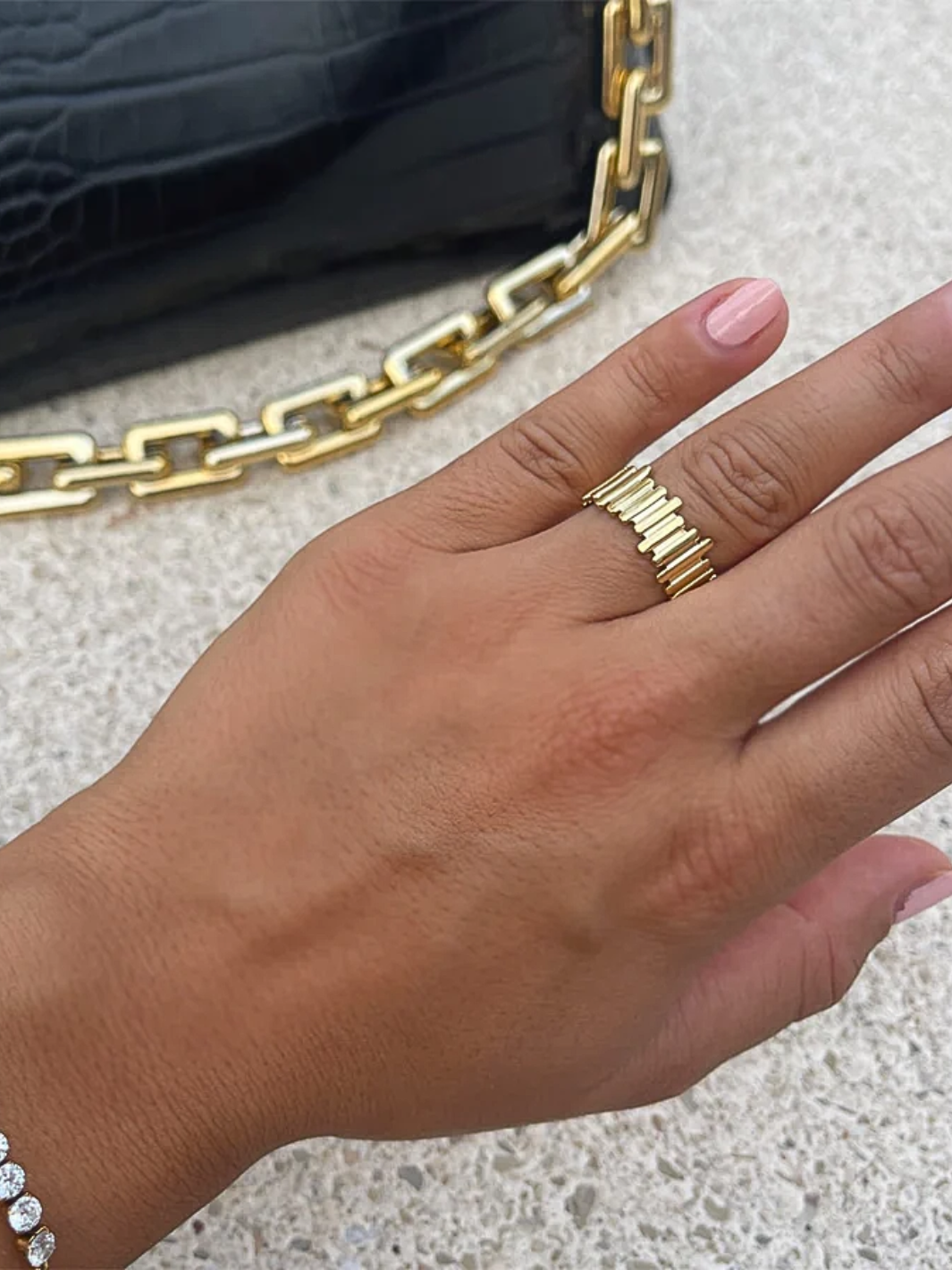 Echo Band Ring