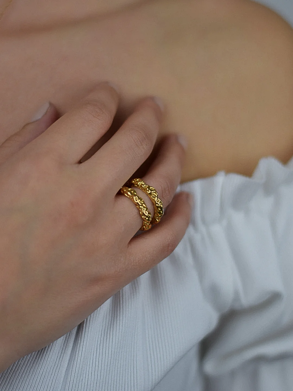 Anillo de armonía texturizado
