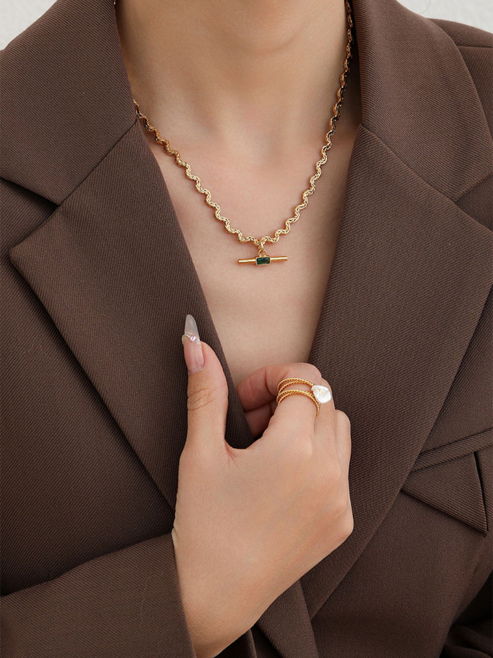 Collar de barra de esmeralda