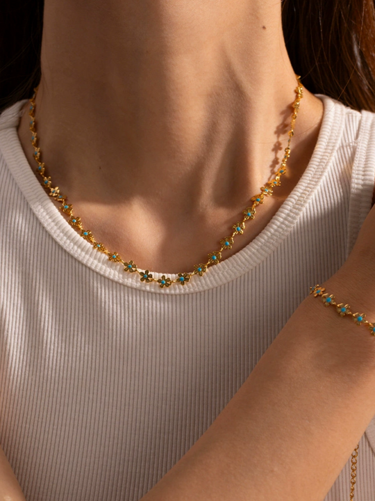 Collar floral caprichoso